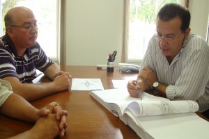 Vereador Loli Demathê (PMDB) e a direita Antônio Carlos Bessa (Engehneiro do DNIT)