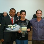 Esq. vereador Francisco Alves (PT) ao centro homenageado Sr. Hélio Teixeira da Rosa e a dir. vereador Vilmar Delagnolo (PT) Esq. vereador Francisco Alves (PT) ao centro homenageado Sr. Hélio Teixeira da Rosa e a dir. vereador Vilmar Delagnolo (PT)