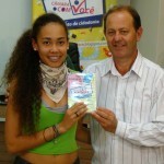 Franciani Zapela - apresentadora do video e Vereador Jaime Negherbon (PMDB) Franciani Zapela - apresentadora do video e Vereador Jaime Negherbon (PMDB)