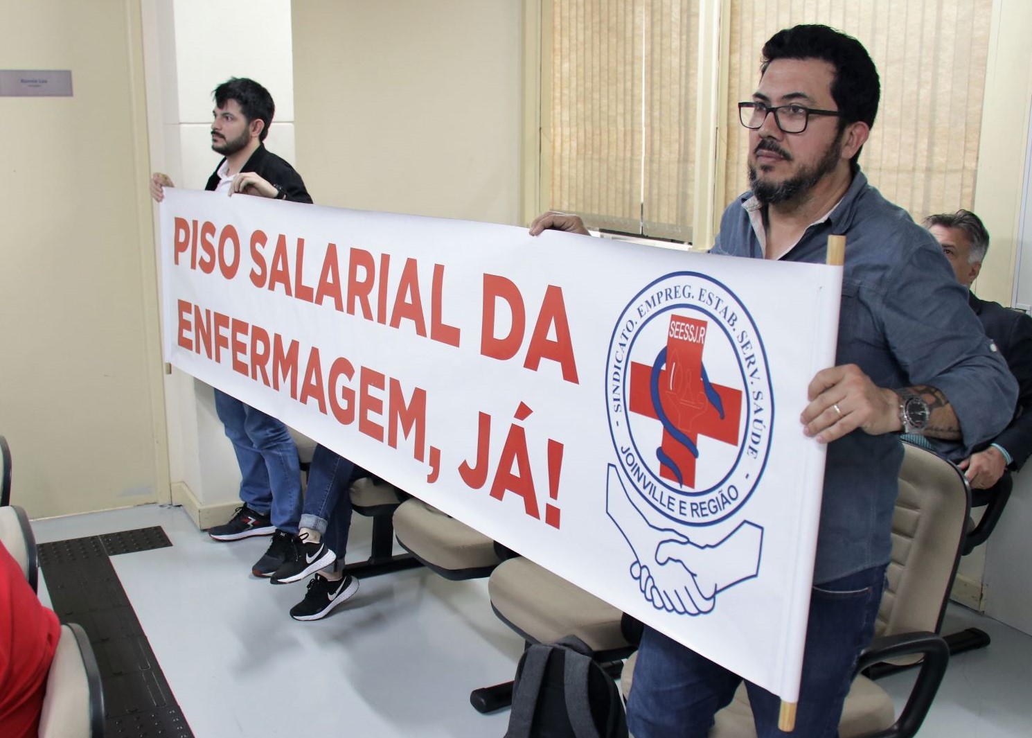 Apoio ao piso nacional da enfermagem é aprovado em Jaraguá do Sul