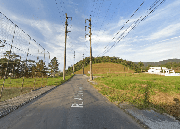 Vereador sugere jardim público em terreno na Barra do Rio Cerro 
