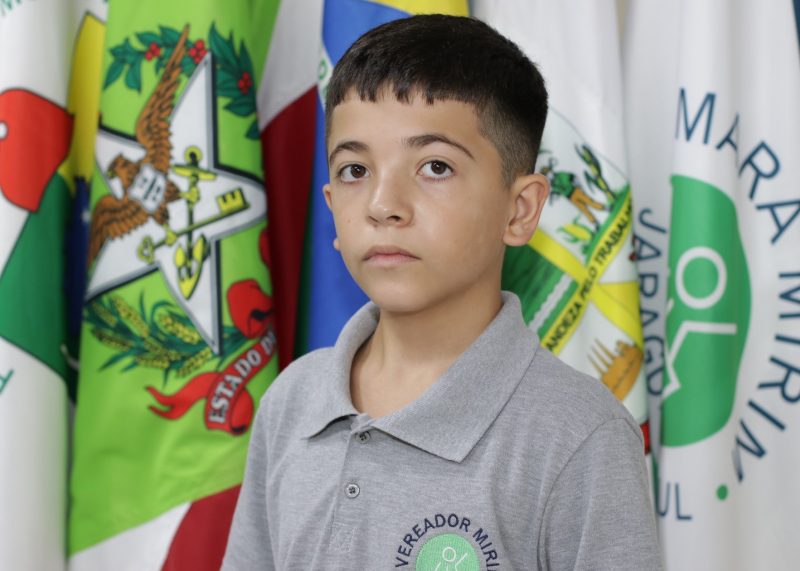Vinícius Martins Velz (E.E.B. Prof. Giardini Luiz Lenzi)
