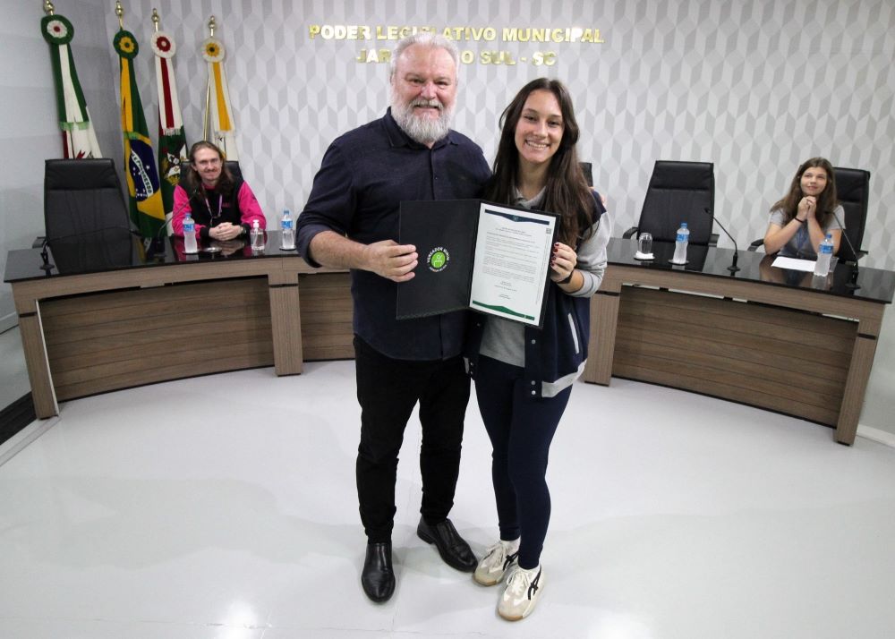 Vereadores mirins aprovam moção de aplauso ao vereador Gadotti