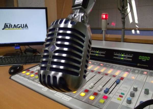 Câmara homenageia os 75 anos de história da Rádio Jaraguá