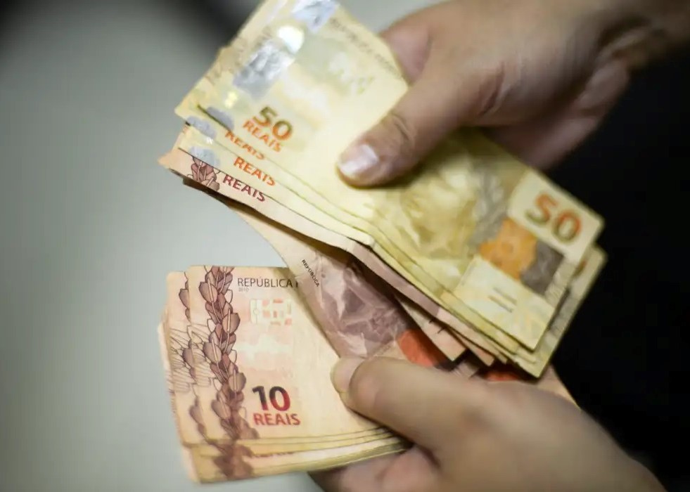Vereador chama atenção para salário atrasados de empresas terceirizadas