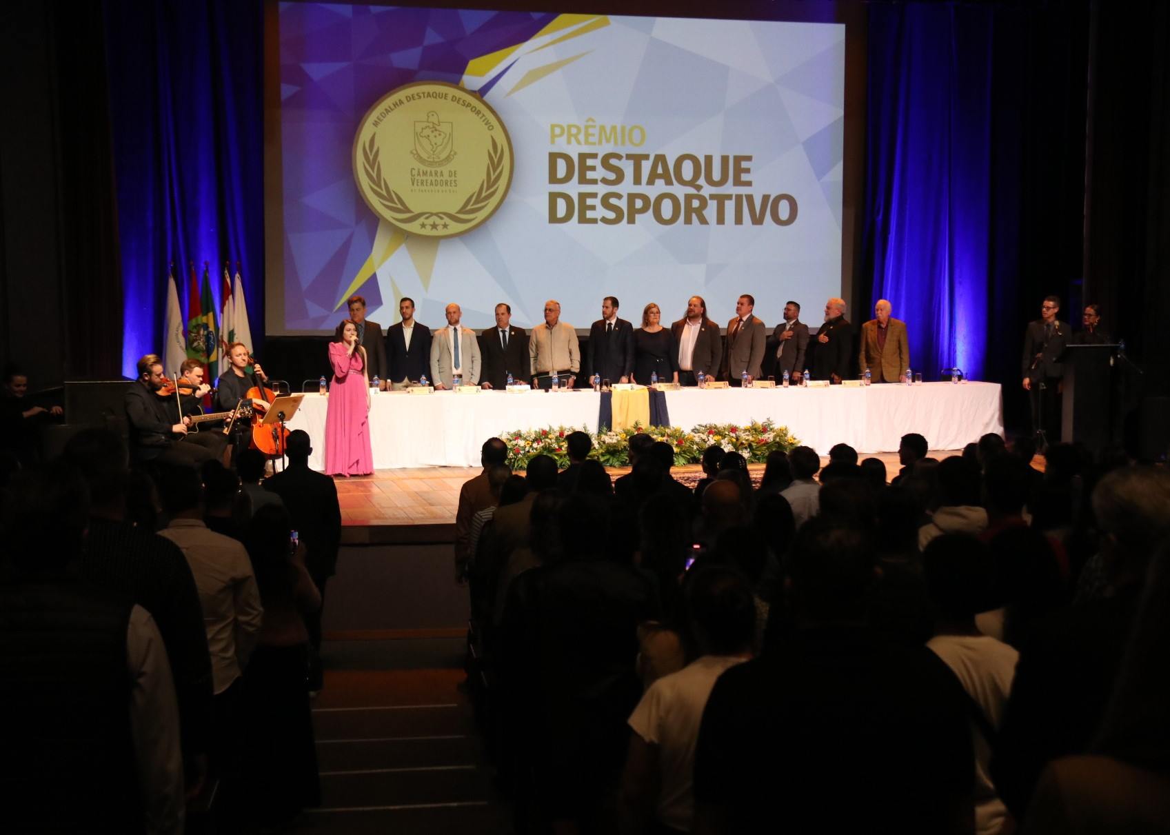 Parlamentares comemoram entrega do Prêmio Destaque Desportivo