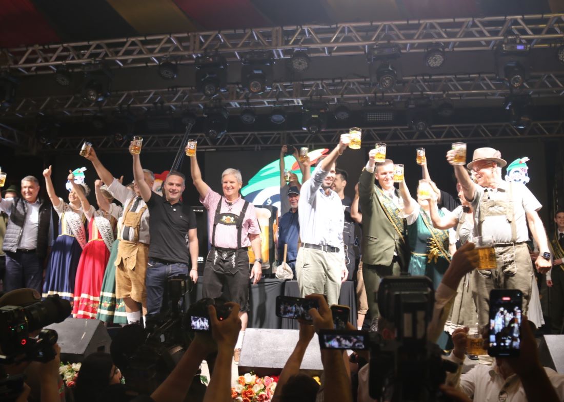 Legislativo jaraguaense participa da abertura da 35ª Schützenfest