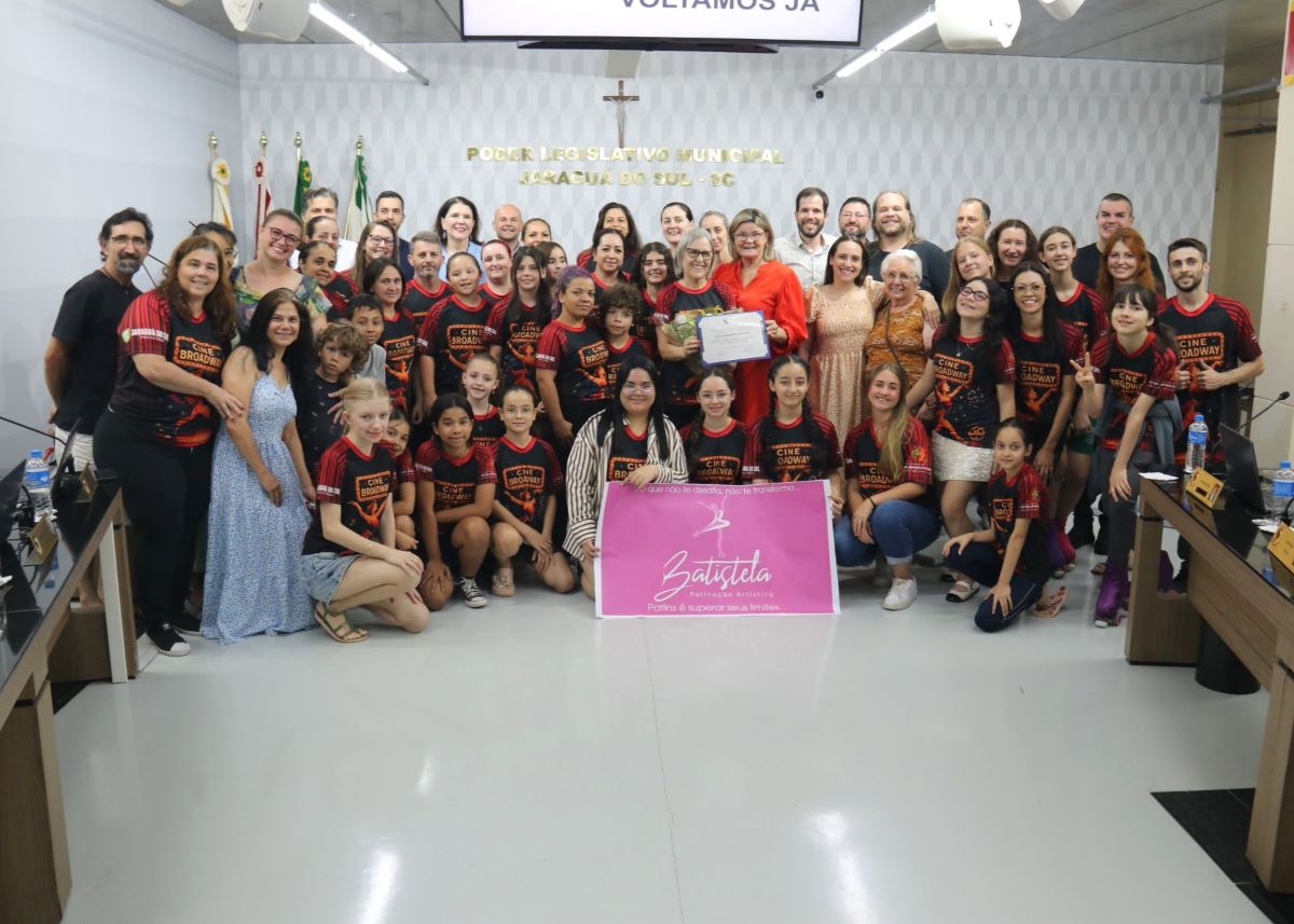 Técnica Denise é homenageada pela difusão da patinação artística