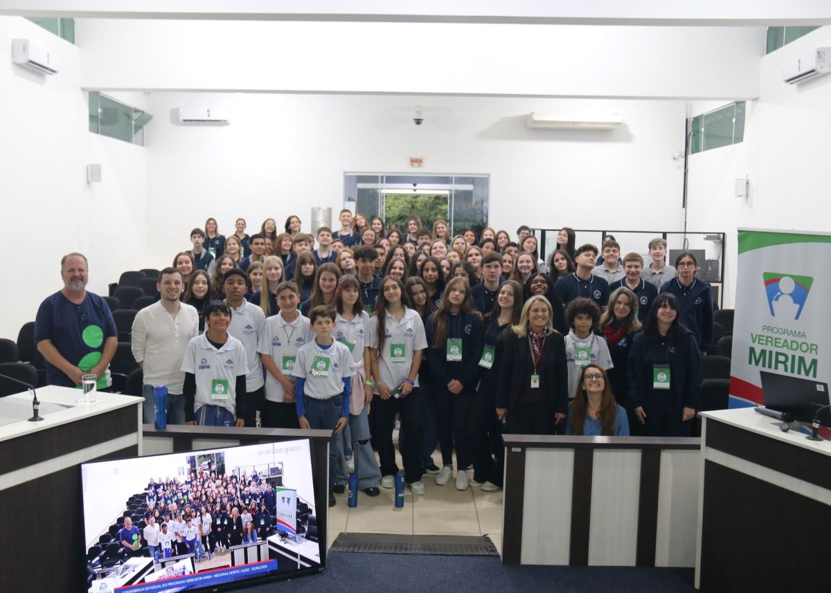 Vereadores mirins participam de conferência regional em Itapoá