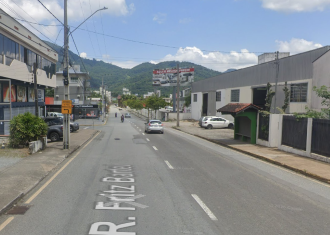 CALÇADA NA RUA FRITZ BARTEL PODE GANHAR REFORMA