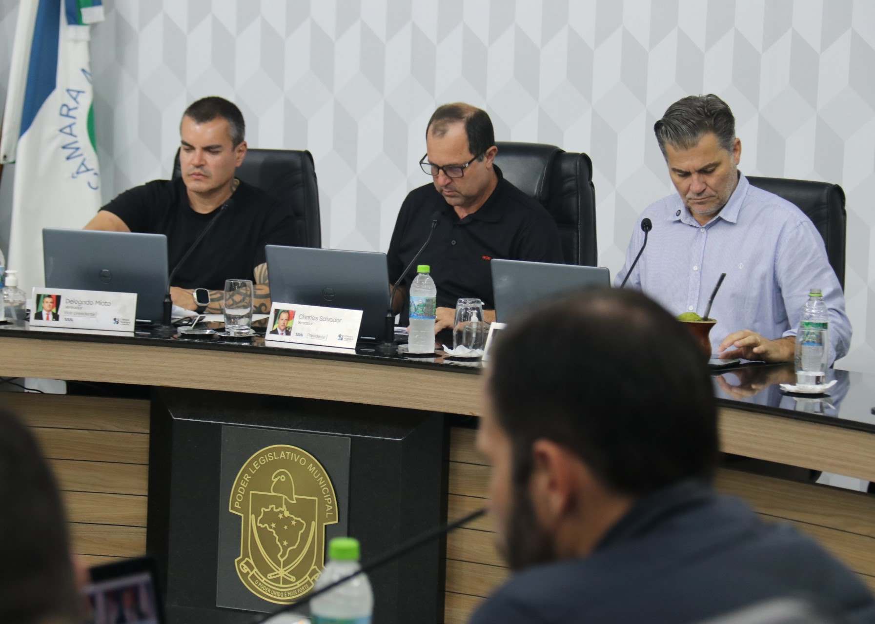 Câmara de Jaraguá aprova projetos em sessão